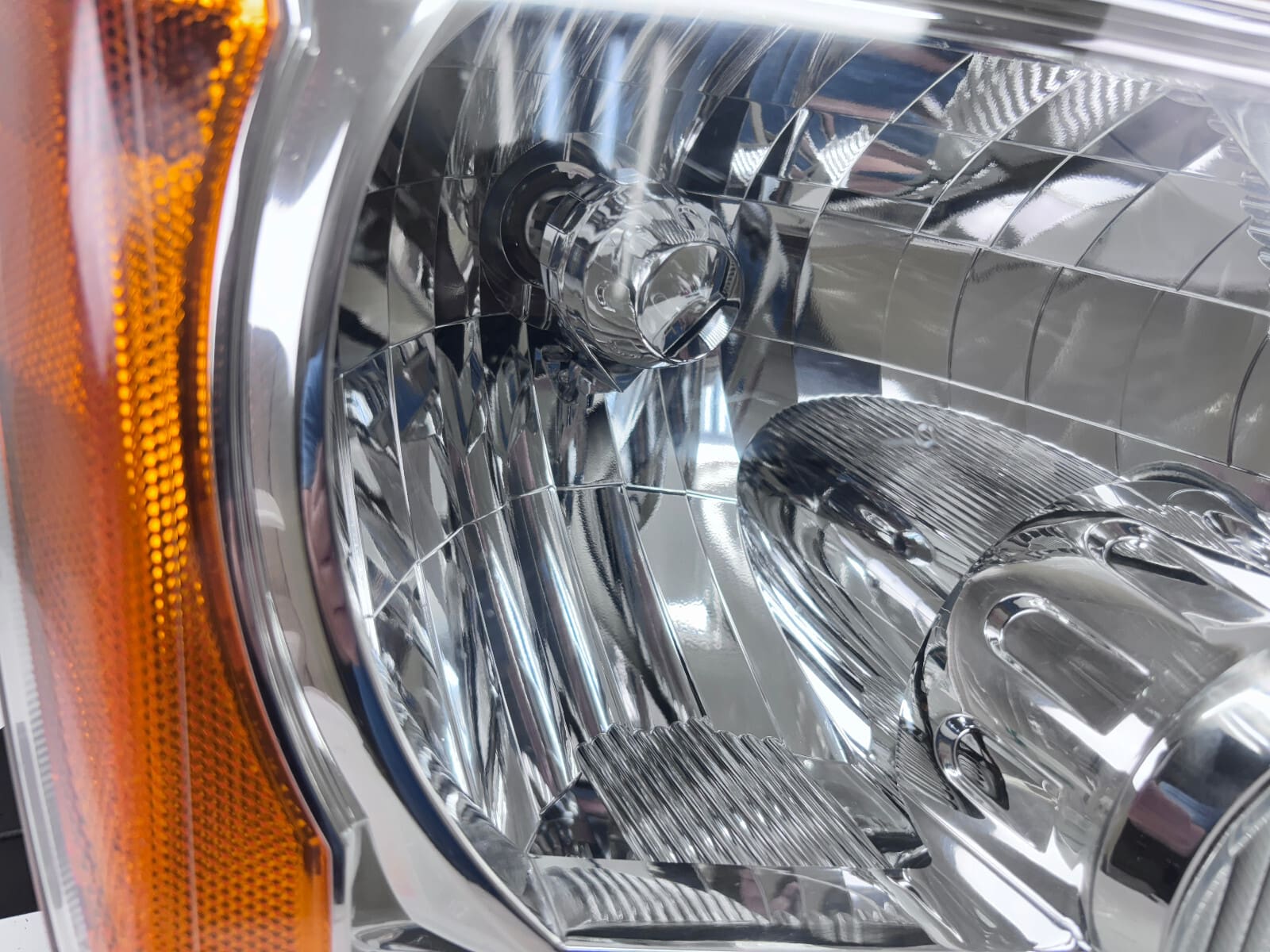 2005-2015 Nissan Xterra Halogen Front Right OEM Headlight - Image 8