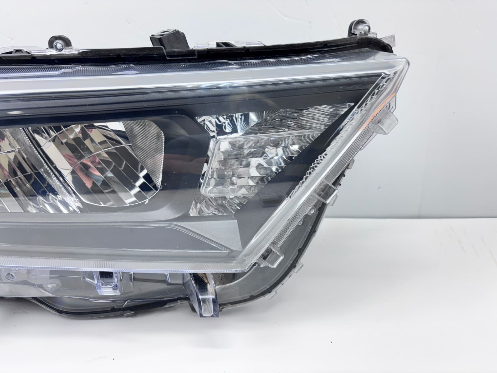 NICE 2019-21 Toyota RAV4 LED Front Right OEM Headlight 81100R152 - Image 2