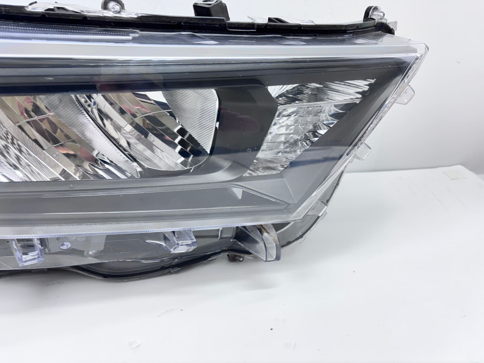 NICE 2019-21 Toyota RAV4 LED Front Right OEM Headlight 81100R152 - Image 4