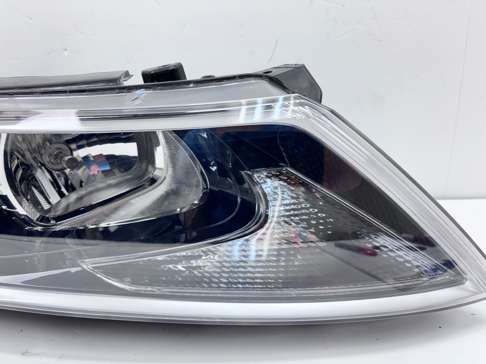 2011-13 Kia Optima Hybrid Xenon HID Front Right OEM Headlight 92102-44030 - Image 3