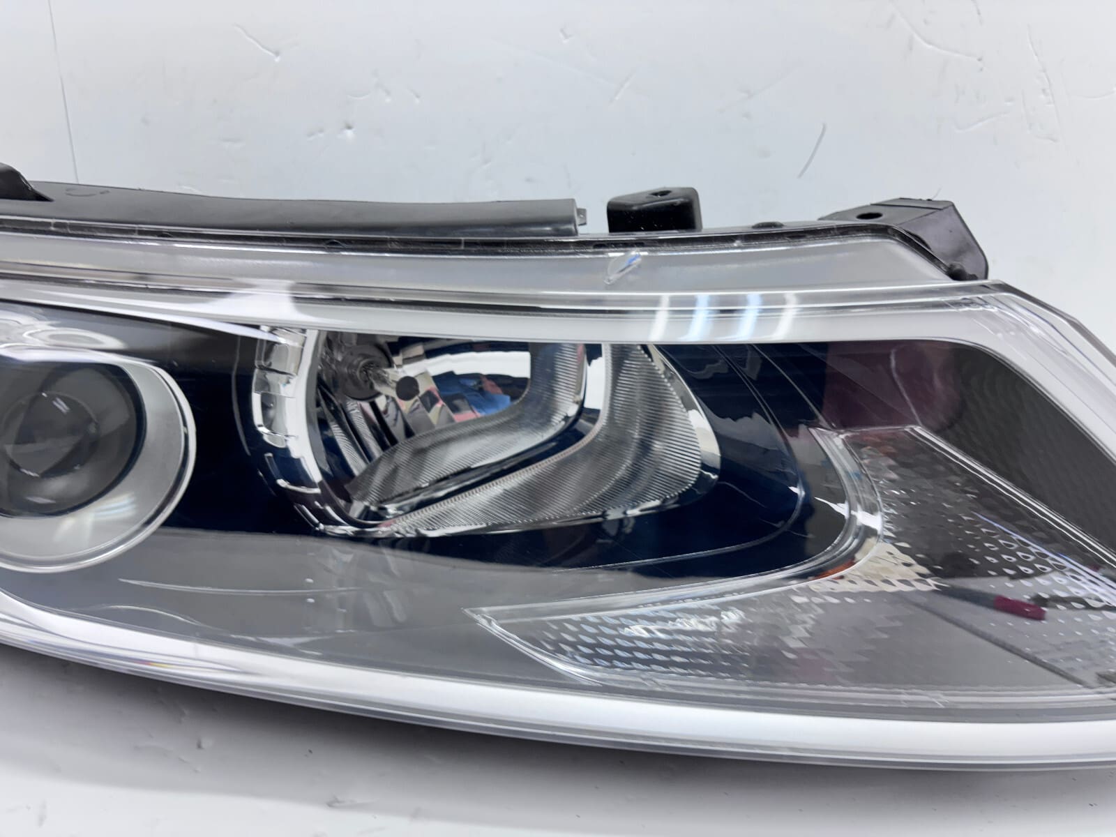 2011-13 Kia Optima Hybrid Xenon HID Front Right OEM Headlight 92102-44030 - Image 4