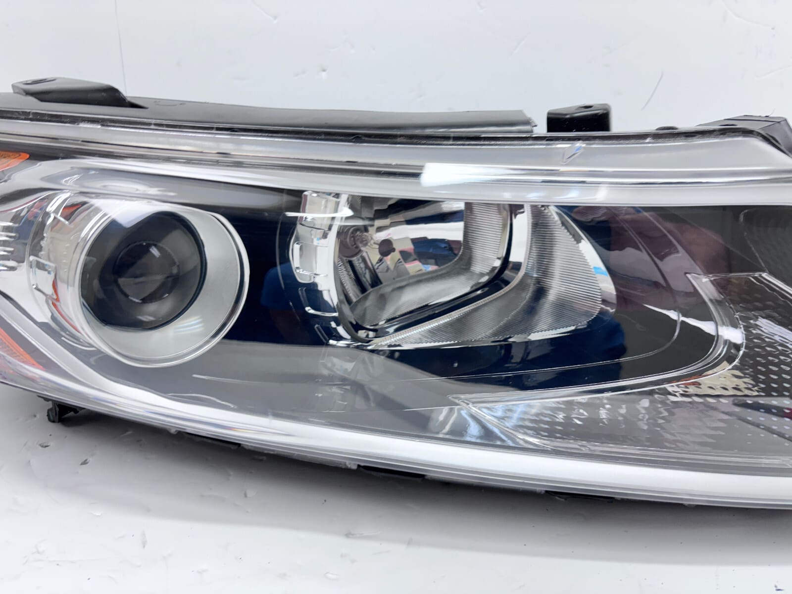 2011-13 Kia Optima Hybrid Xenon HID Front Right OEM Headlight 92102-44030 - Image 5