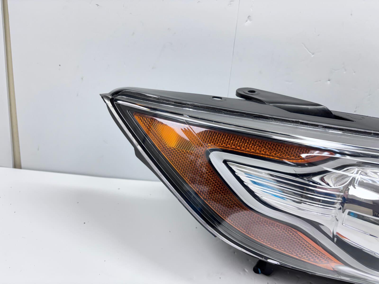2011-13 Kia Optima Hybrid Xenon HID Front Right OEM Headlight 92102-44030 - Image 9
