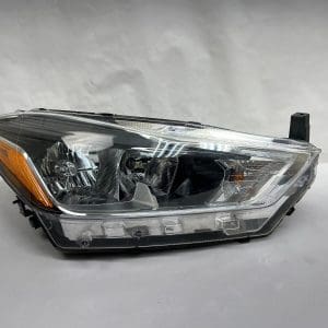 2018-20 Nissan Kicks Halogen Front Right OEM Headlight 260105RL0A