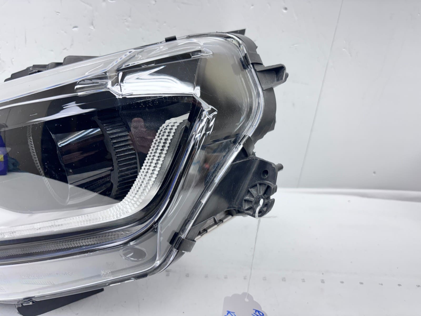 2016-18 Chevy Camaro Xenon HID Front Left OEM Headlight 84364823 - Image 3