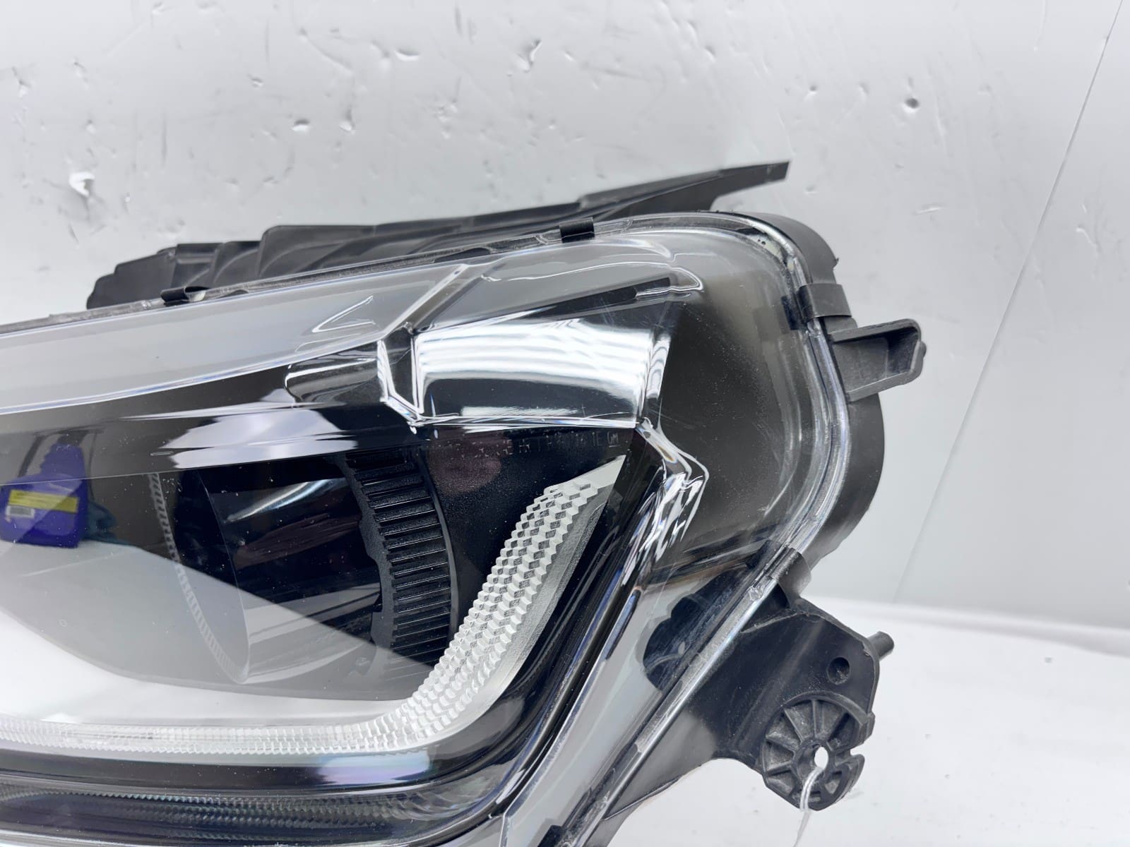 2016-18 Chevy Camaro Xenon HID Front Left OEM Headlight 84364823 - Image 4