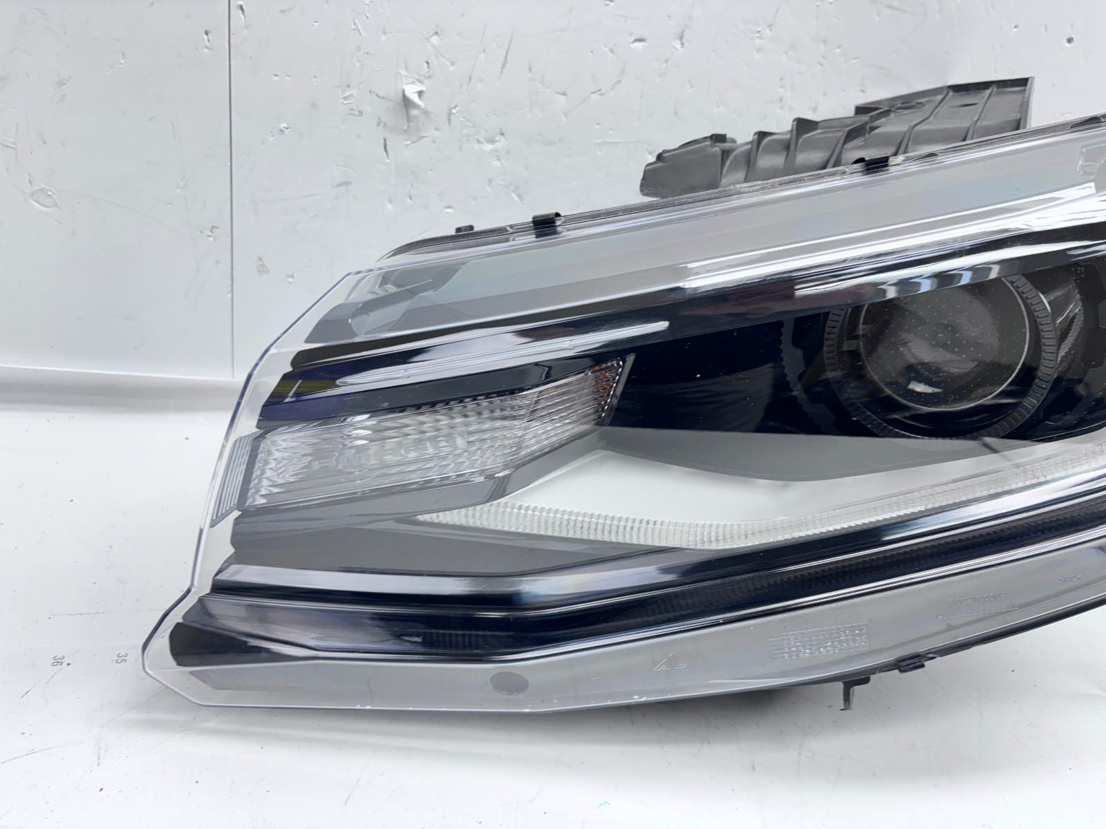 2016-18 Chevy Camaro Xenon HID Front Left OEM Headlight 84364823 - Image 8