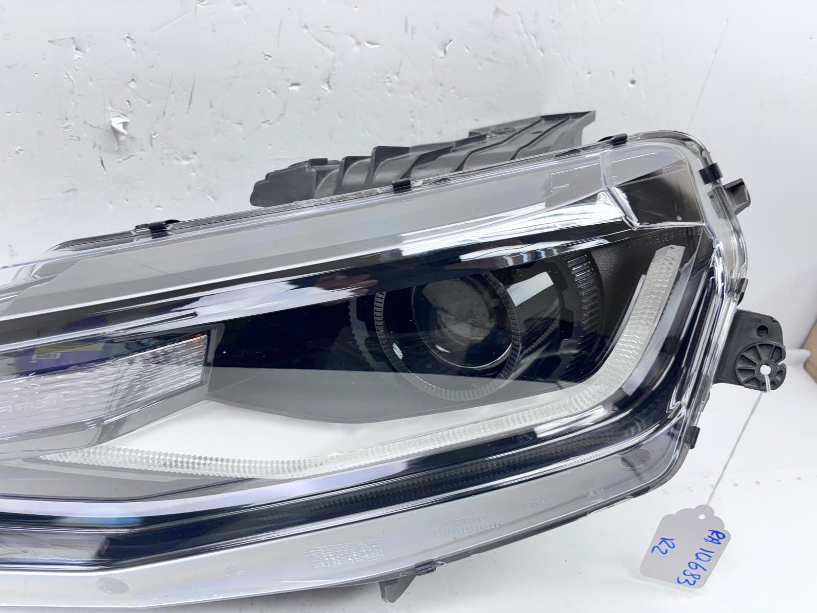 2016-18 Chevy Camaro Xenon HID Front Left OEM Headlight 84364823 - Image 10
