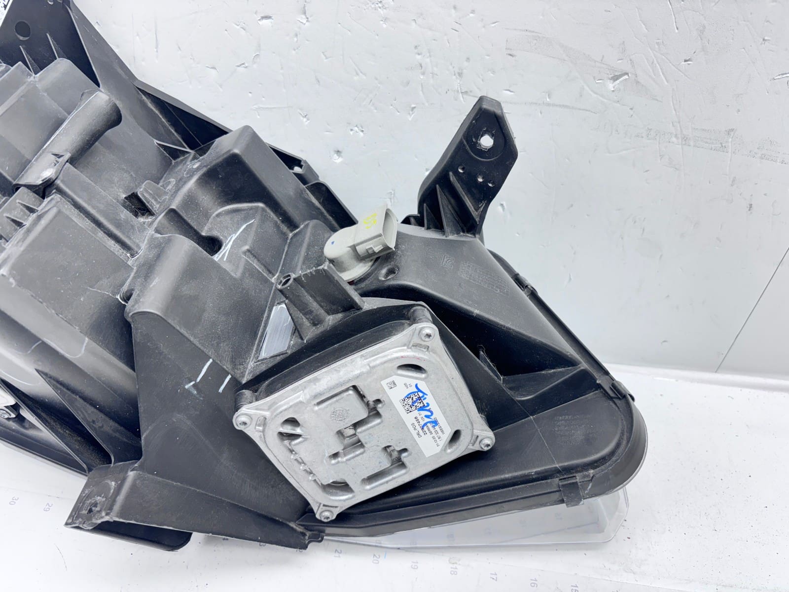 2016-18 Chevy Camaro Xenon HID Front Left OEM Headlight 84364823 - Image 16