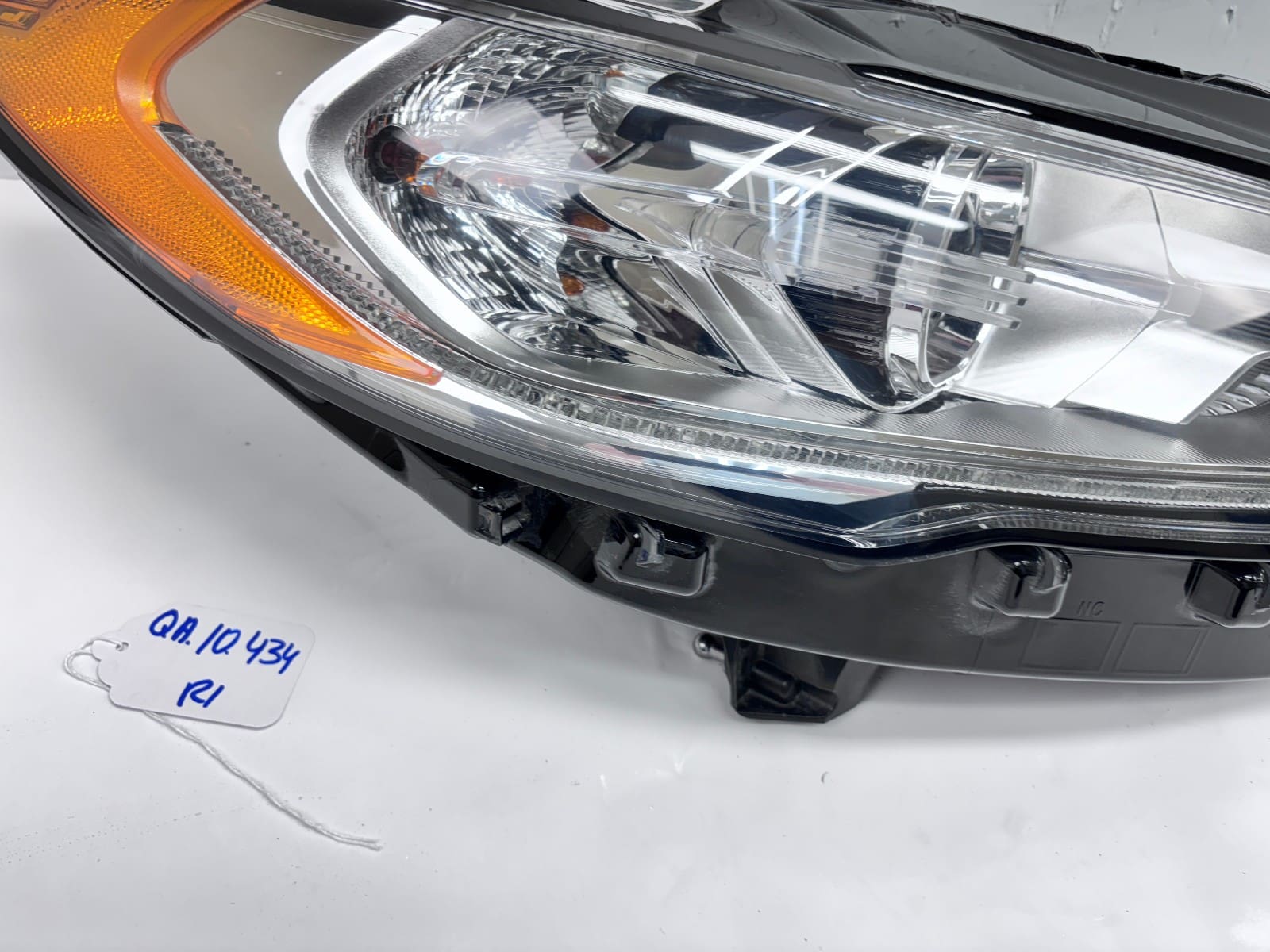 2017-20 Ford Fusion Halogen LED Right OEM Headlight HS7Z13008GCP - Image 14