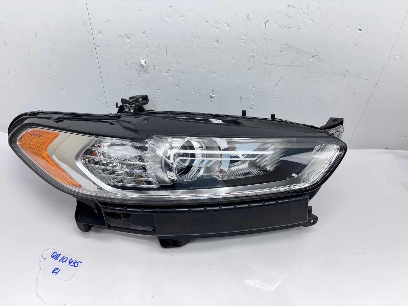 2013-16 Ford Fusion Halogen Front Right OEM Headlight DS7313W029CD