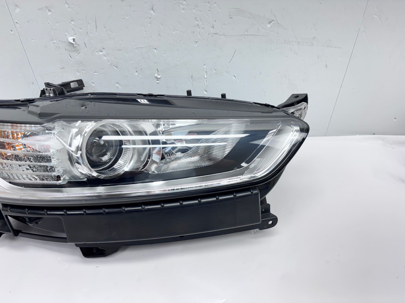 2013-16 Ford Fusion Halogen Front Right OEM Headlight DS7313W029CD - Image 2