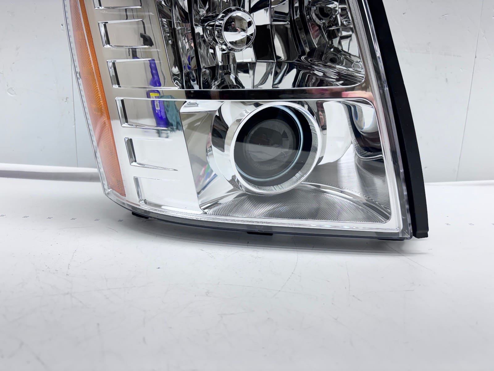 2009-14 Cadillac Escalade Xenon HID Front Right CAPA Headlight 19351931 - Image 3