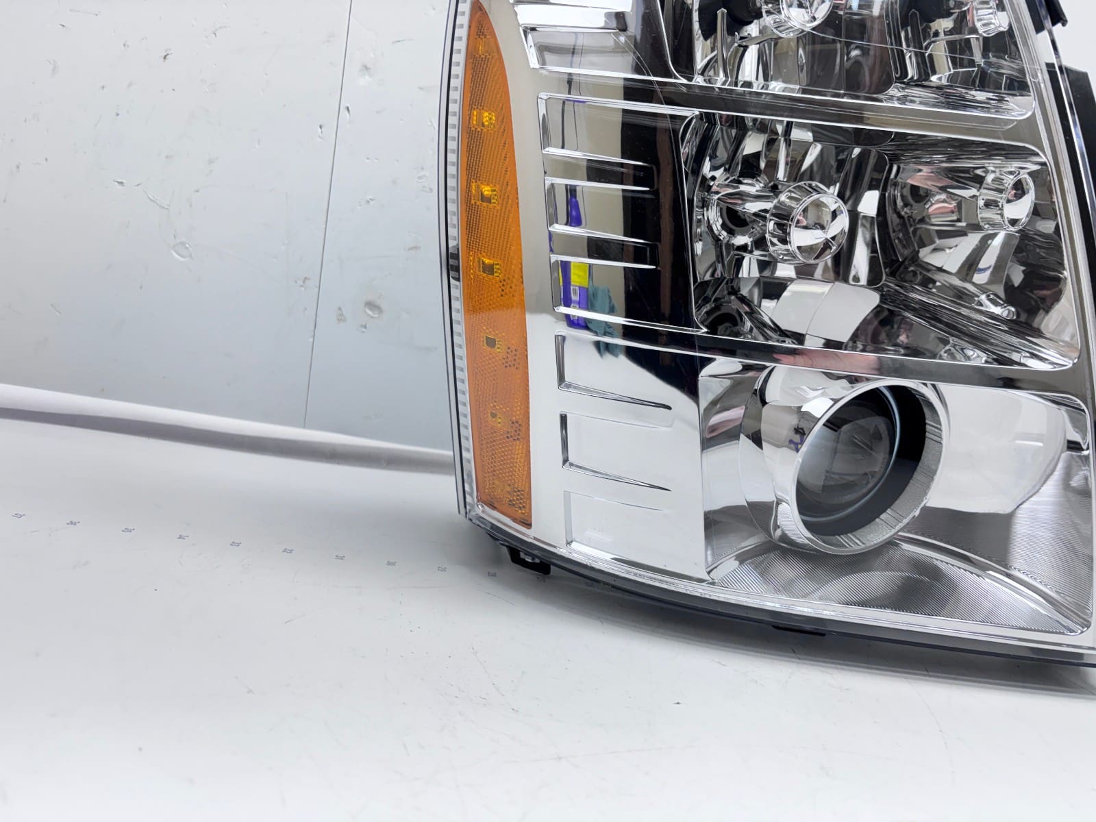 2009-14 Cadillac Escalade Xenon HID Front Right CAPA Headlight 19351931 - Image 4