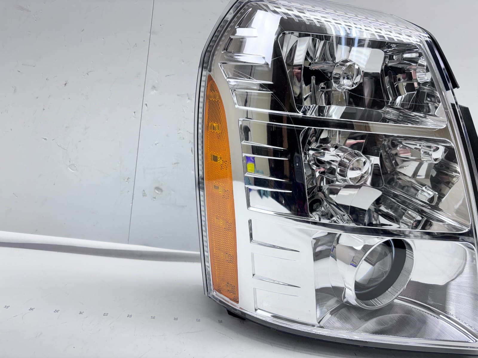 2009-14 Cadillac Escalade Xenon HID Front Right CAPA Headlight 19351931 - Image 5