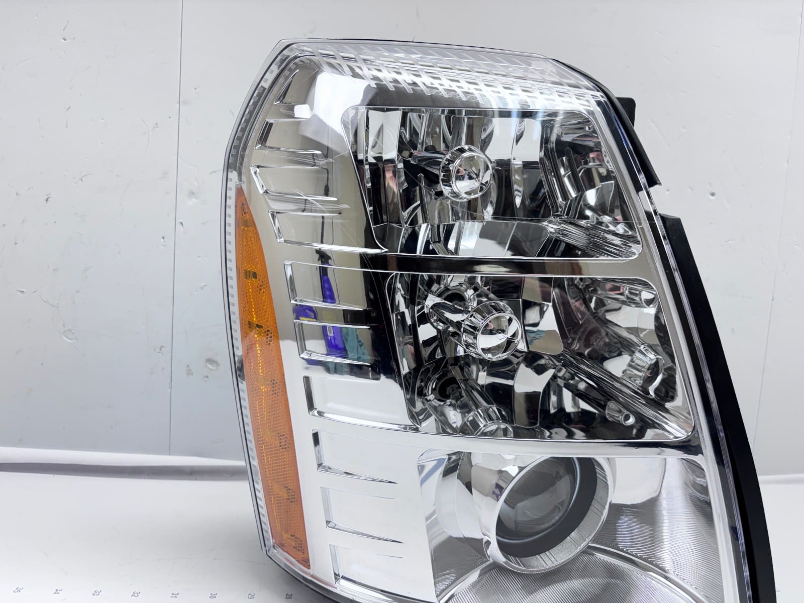 2009-14 Cadillac Escalade Xenon HID Front Right CAPA Headlight 19351931 - Image 7