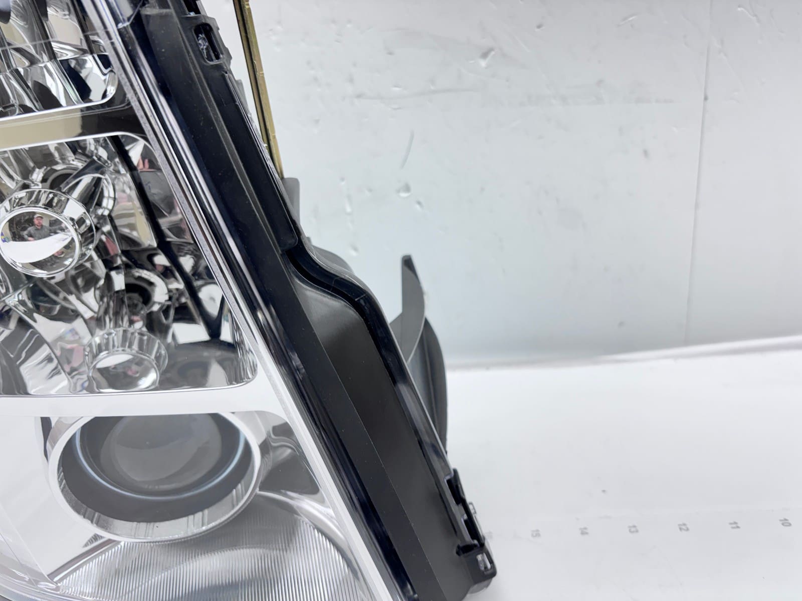 2009-14 Cadillac Escalade Xenon HID Front Right CAPA Headlight 19351931 - Image 10