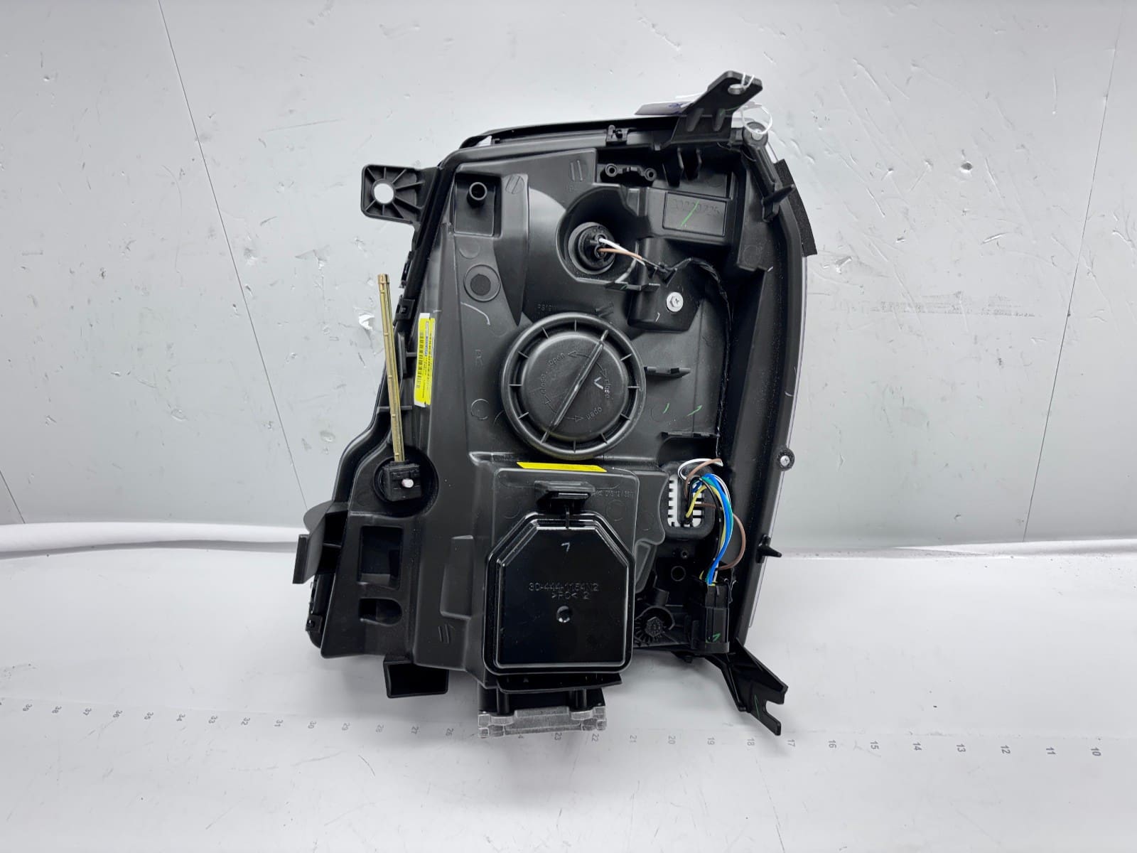 2009-14 Cadillac Escalade Xenon HID Front Right CAPA Headlight 19351931 - Image 19