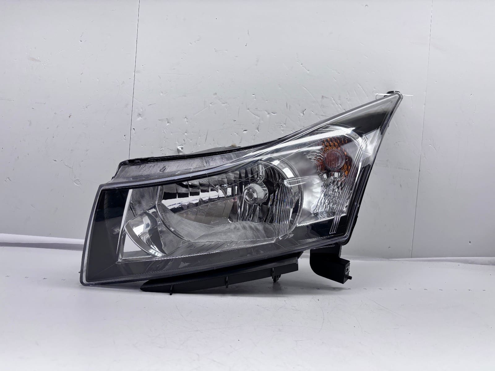 2011-2015 Chevy Cruze Halogen Front Left CAPA Headlight 95291963
