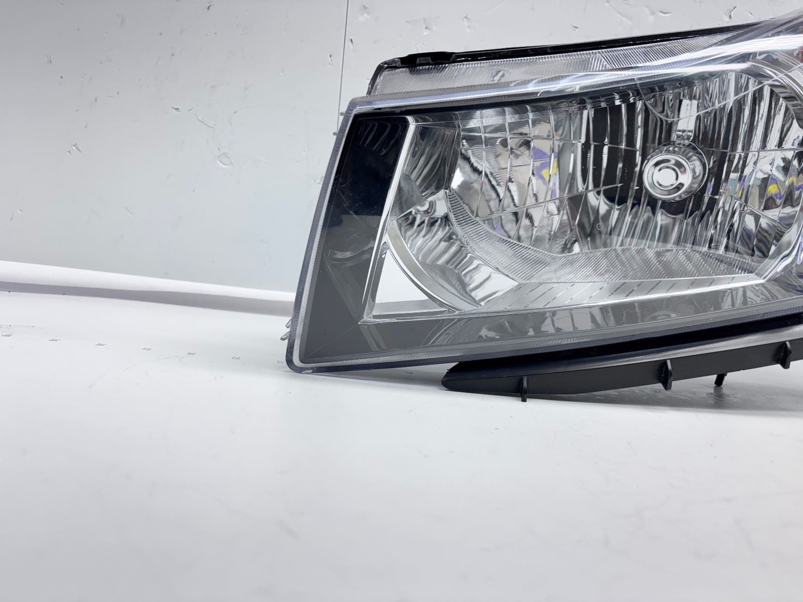 2011-2015 Chevy Cruze Halogen Front Left CAPA Headlight 95291963 - Image 2