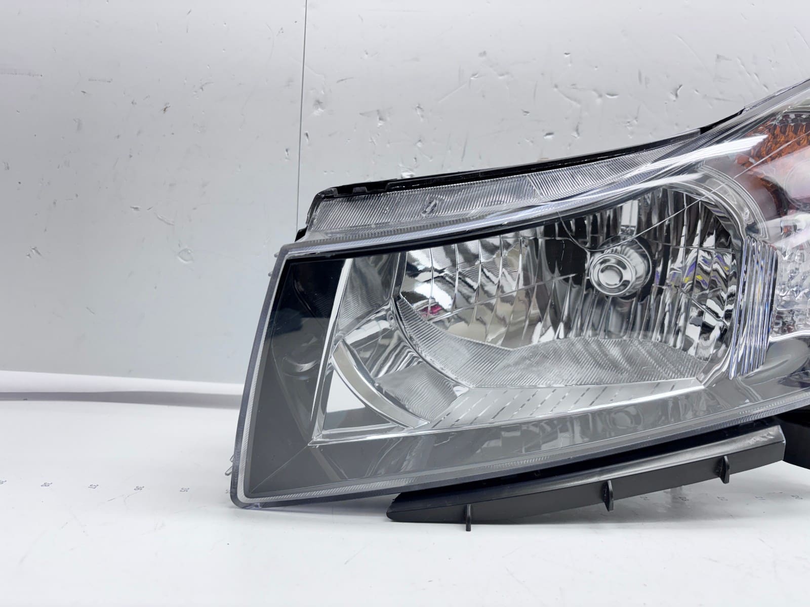 2011-2015 Chevy Cruze Halogen Front Left CAPA Headlight 95291963 - Image 3