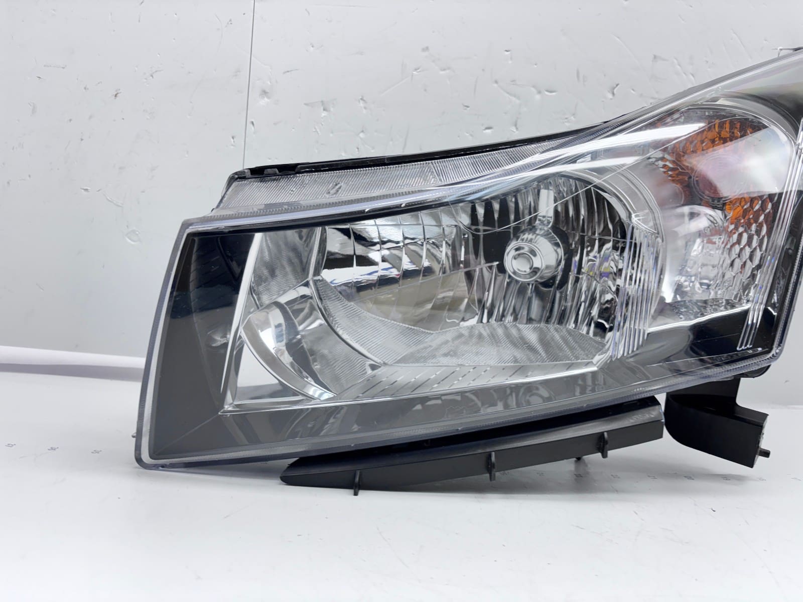 2011-2015 Chevy Cruze Halogen Front Left CAPA Headlight 95291963 - Image 4
