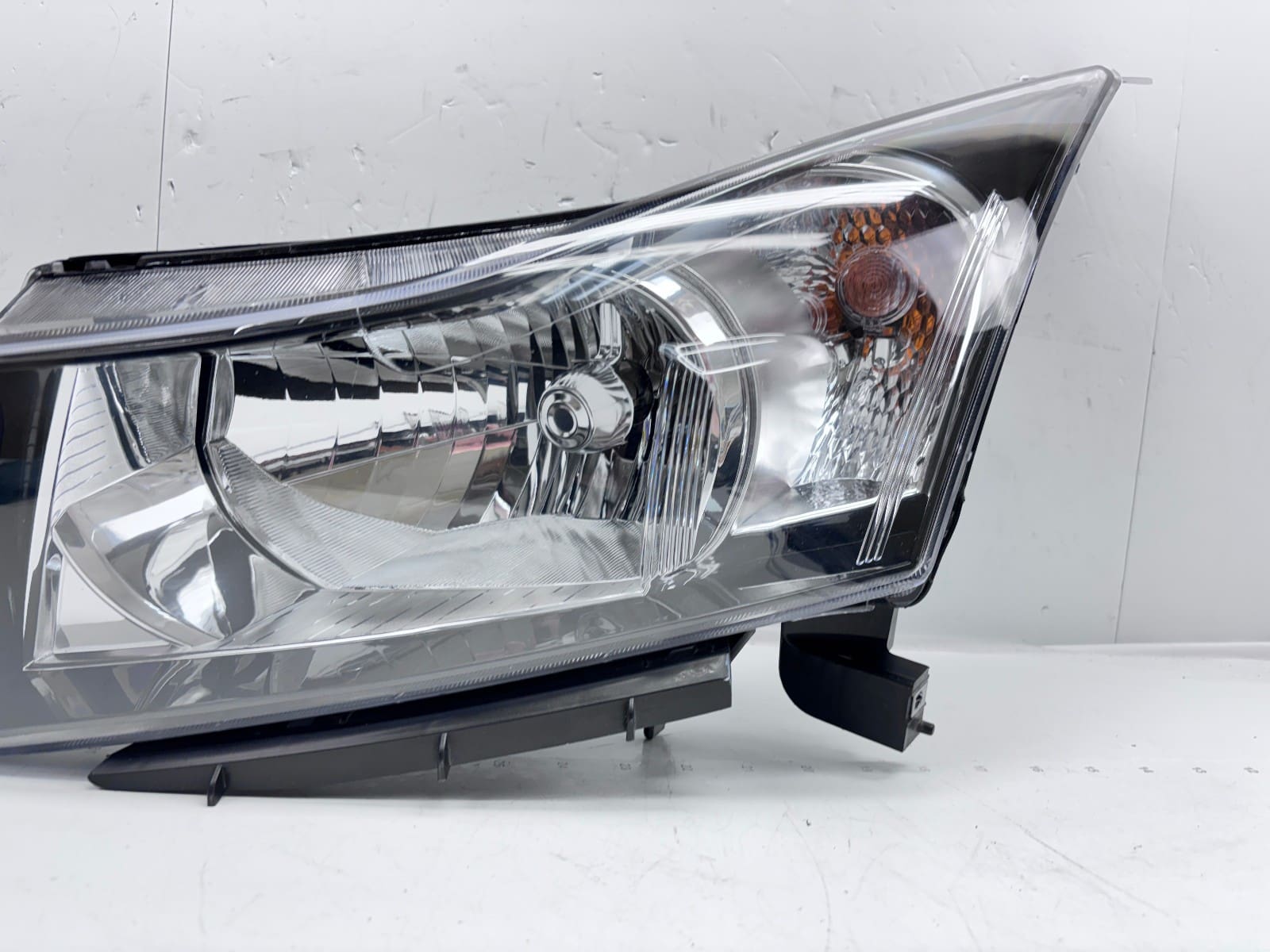 2011-2015 Chevy Cruze Halogen Front Left CAPA Headlight 95291963 - Image 6