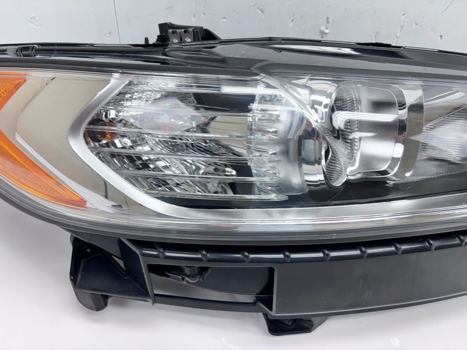 2013-16 Ford Fusion Halogen Front Right OEM Headlight DS7313W029CD - Image 9