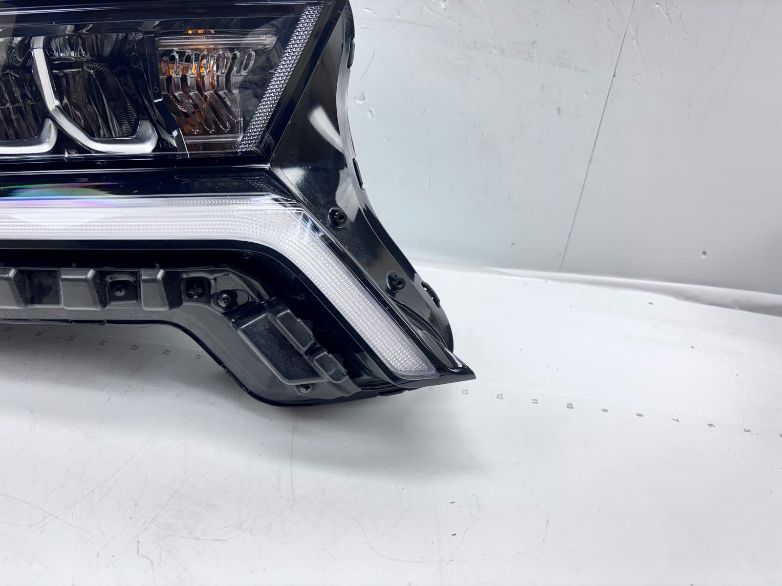 2021-2023 Kia Sorento LED Front Right OEM Headlight 92102-R5020 - Image 3