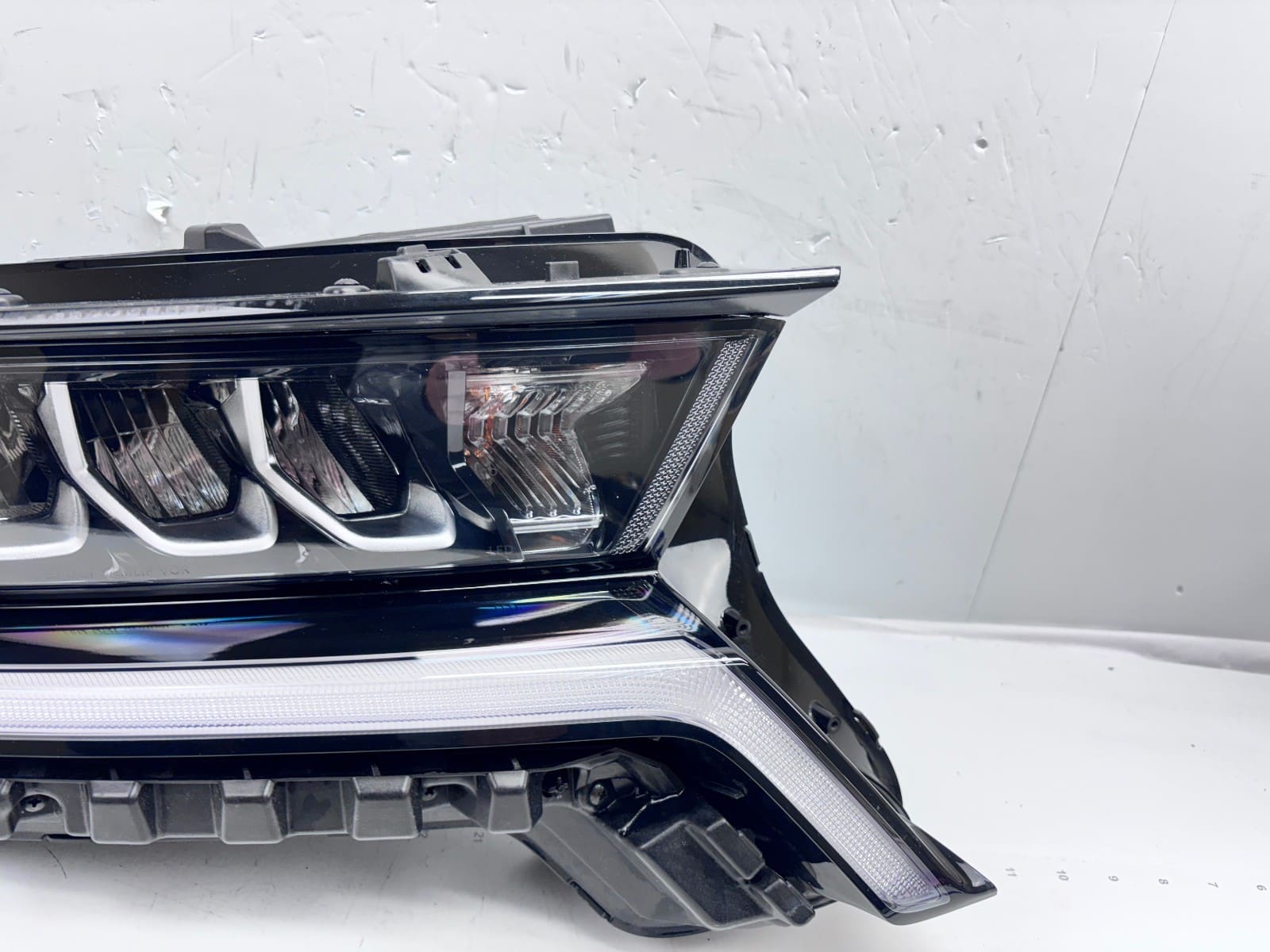 2021-2023 Kia Sorento LED Front Right OEM Headlight 92102-R5020 - Image 5