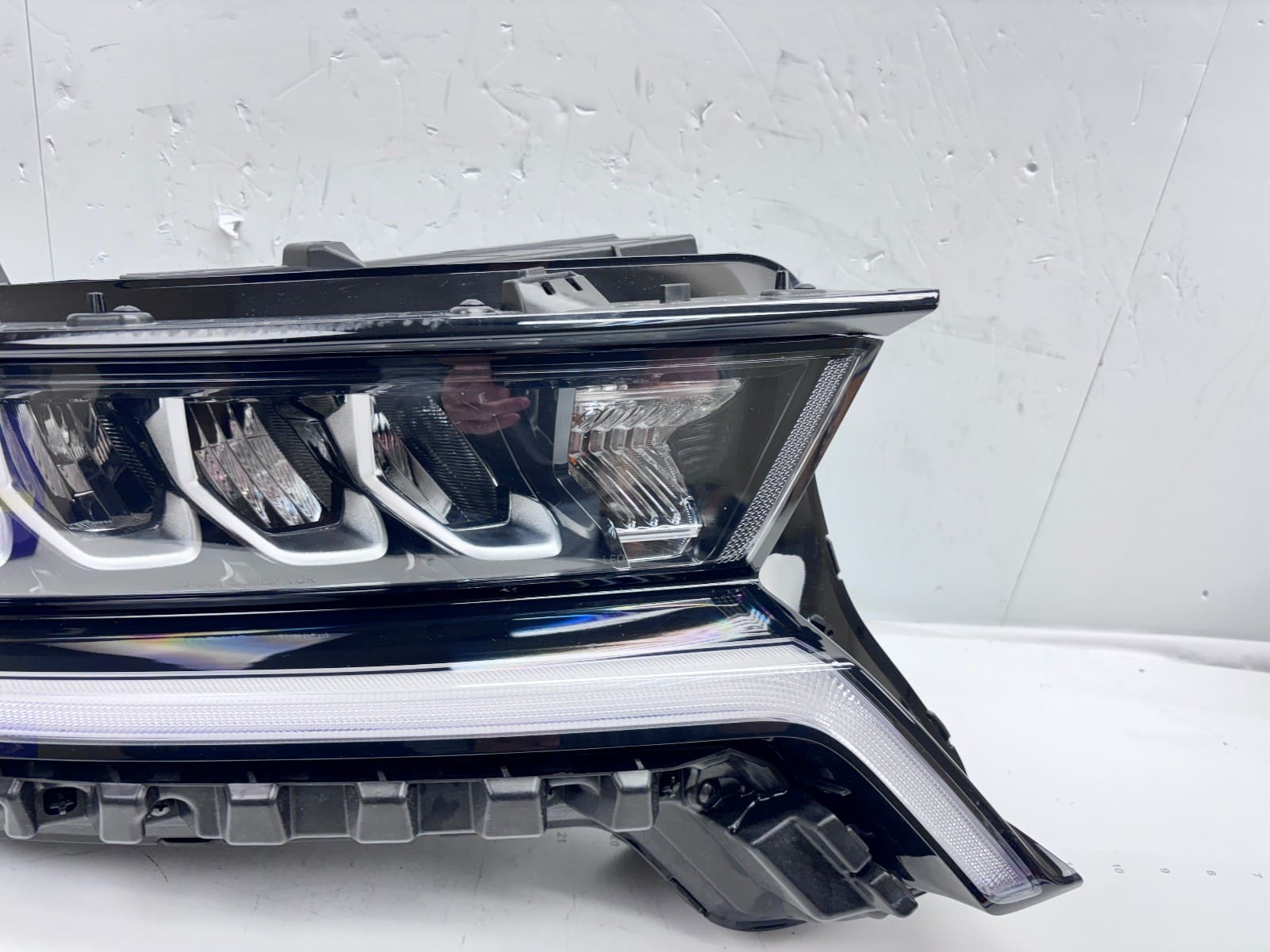 2021-2023 Kia Sorento LED Front Right OEM Headlight 92102-R5020 - Image 6