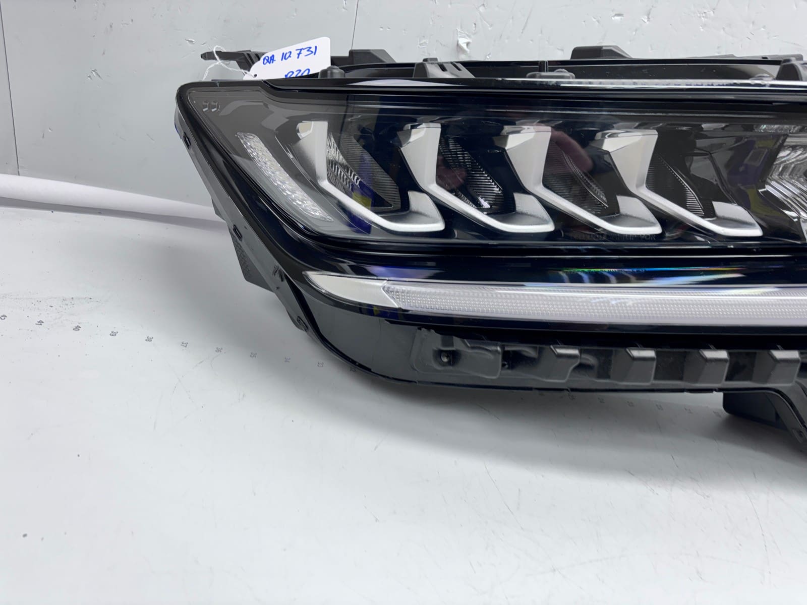 2021-2023 Kia Sorento LED Front Right OEM Headlight 92102-R5020 - Image 9