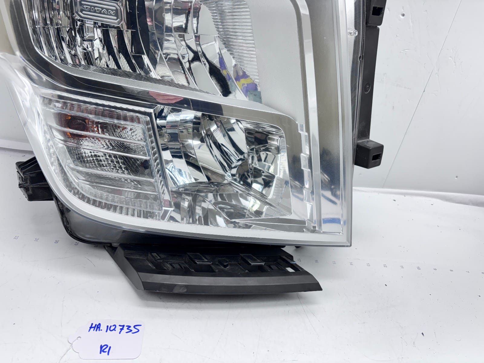 2016-19 Nissan Titan Halogen Front Right OEM Headlight 26010-EZ21A - Image 4