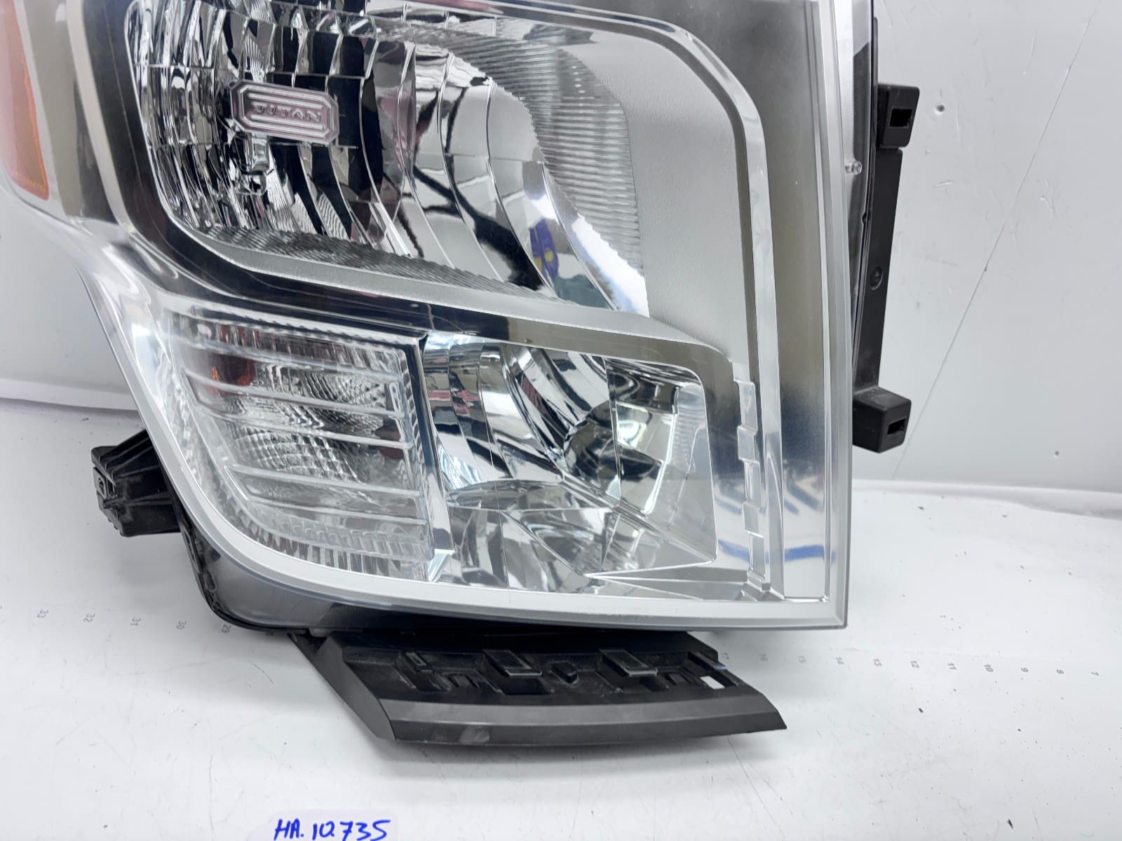 2016-19 Nissan Titan Halogen Front Right OEM Headlight 26010-EZ21A - Image 5