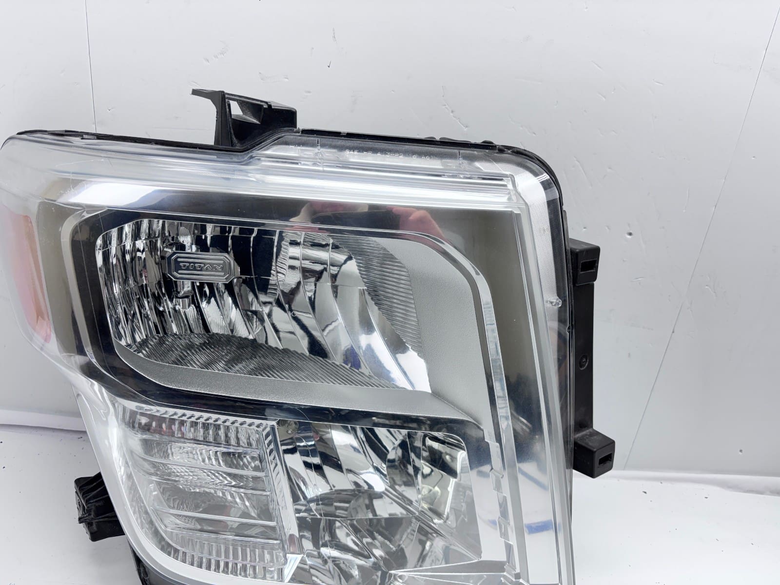 2016-19 Nissan Titan Halogen Front Right OEM Headlight 26010-EZ21A - Image 6