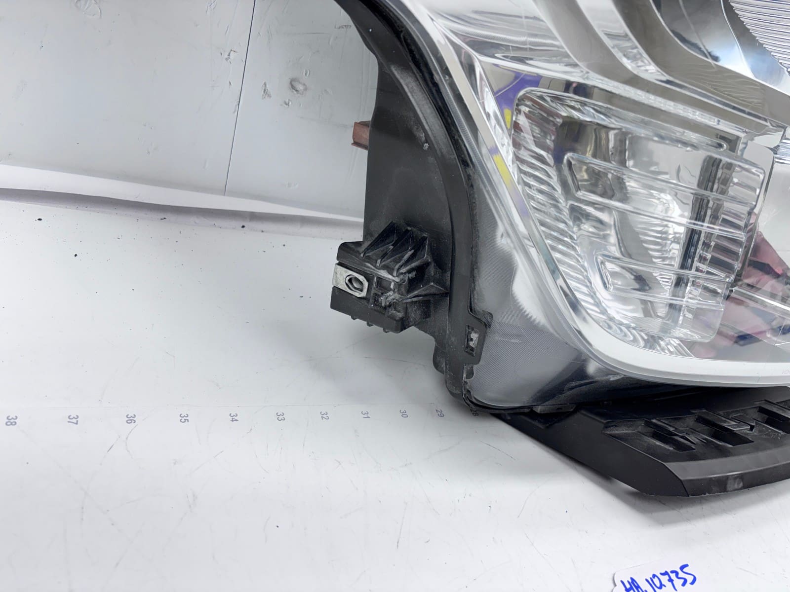 2016-19 Nissan Titan Halogen Front Right OEM Headlight 26010-EZ21A - Image 12
