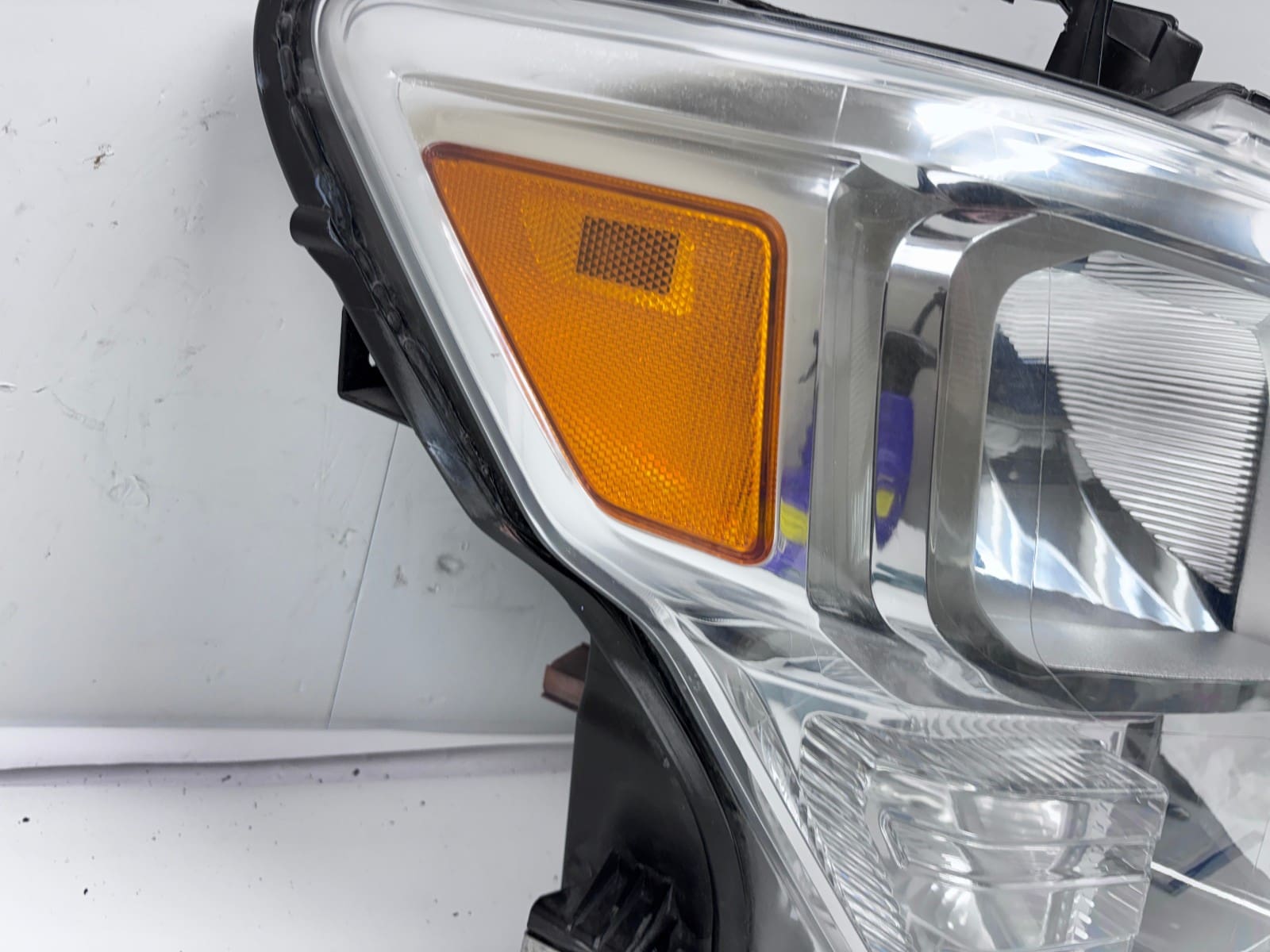 2016-19 Nissan Titan Halogen Front Right OEM Headlight 26010-EZ21A - Image 14