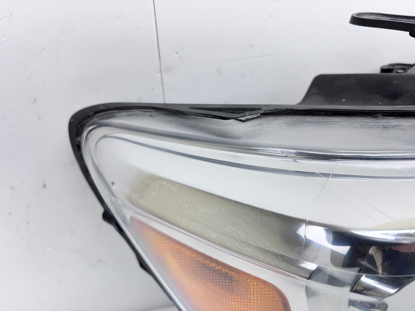 2016-19 Nissan Titan Halogen Front Right OEM Headlight 26010-EZ21A - Image 16