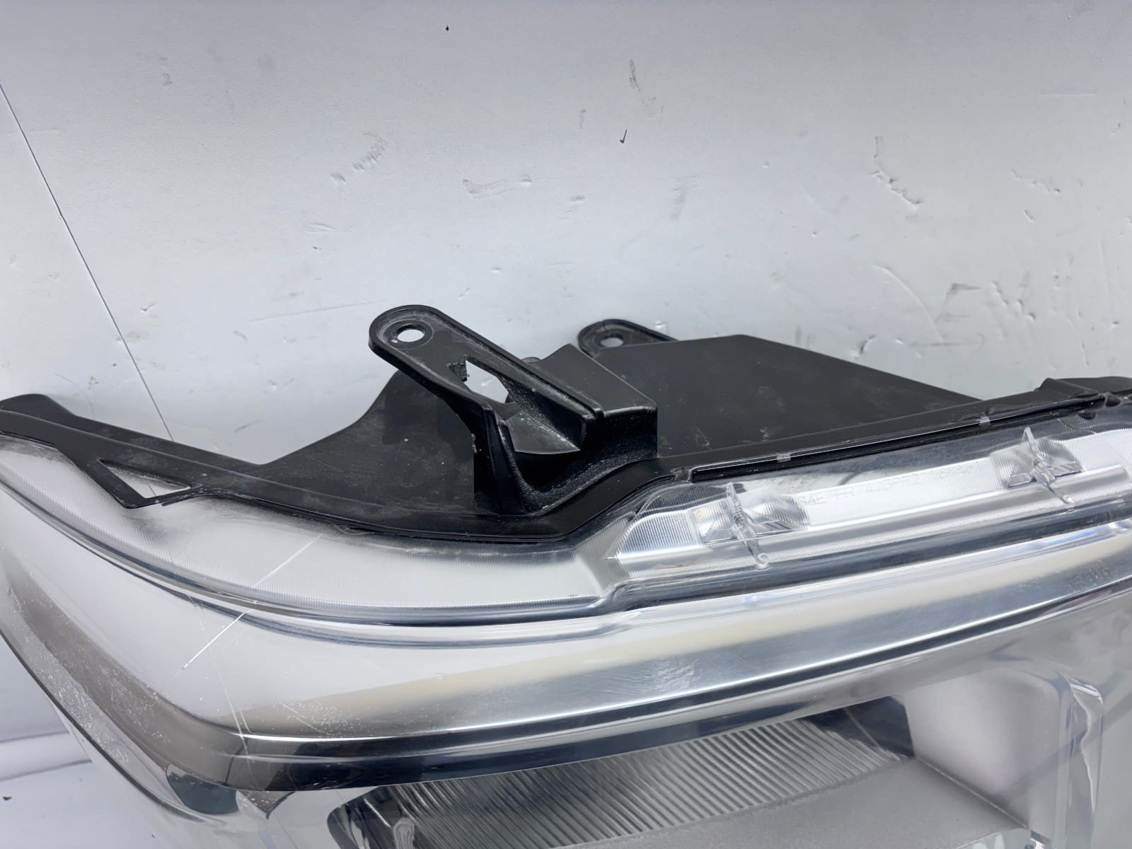 2016-19 Nissan Titan Halogen Front Right OEM Headlight 26010-EZ21A - Image 20