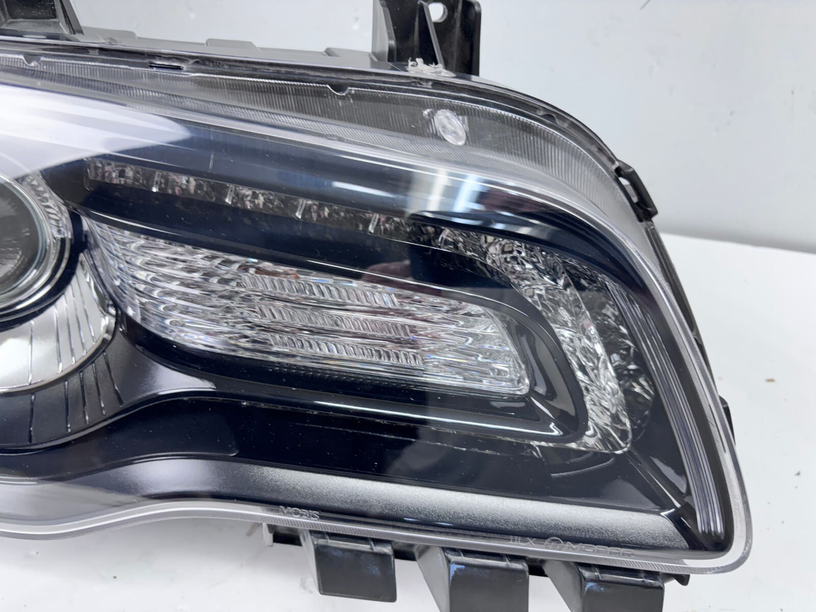2011-14 Chrysler 300 C Xenon Front Right OEM Headlight 68085418AG - Image 4
