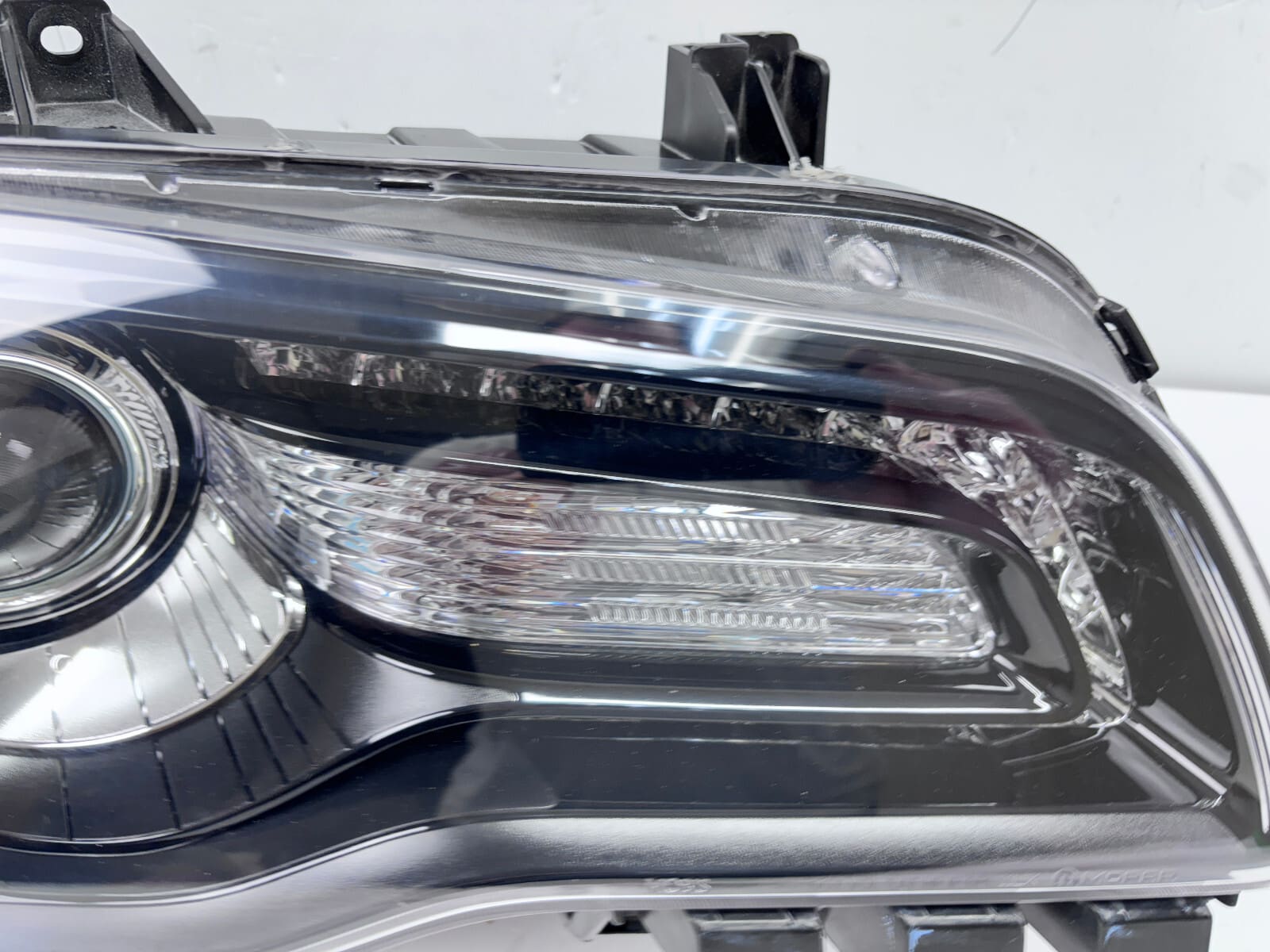 2011-14 Chrysler 300 C Xenon Front Right OEM Headlight 68085418AG - Image 5