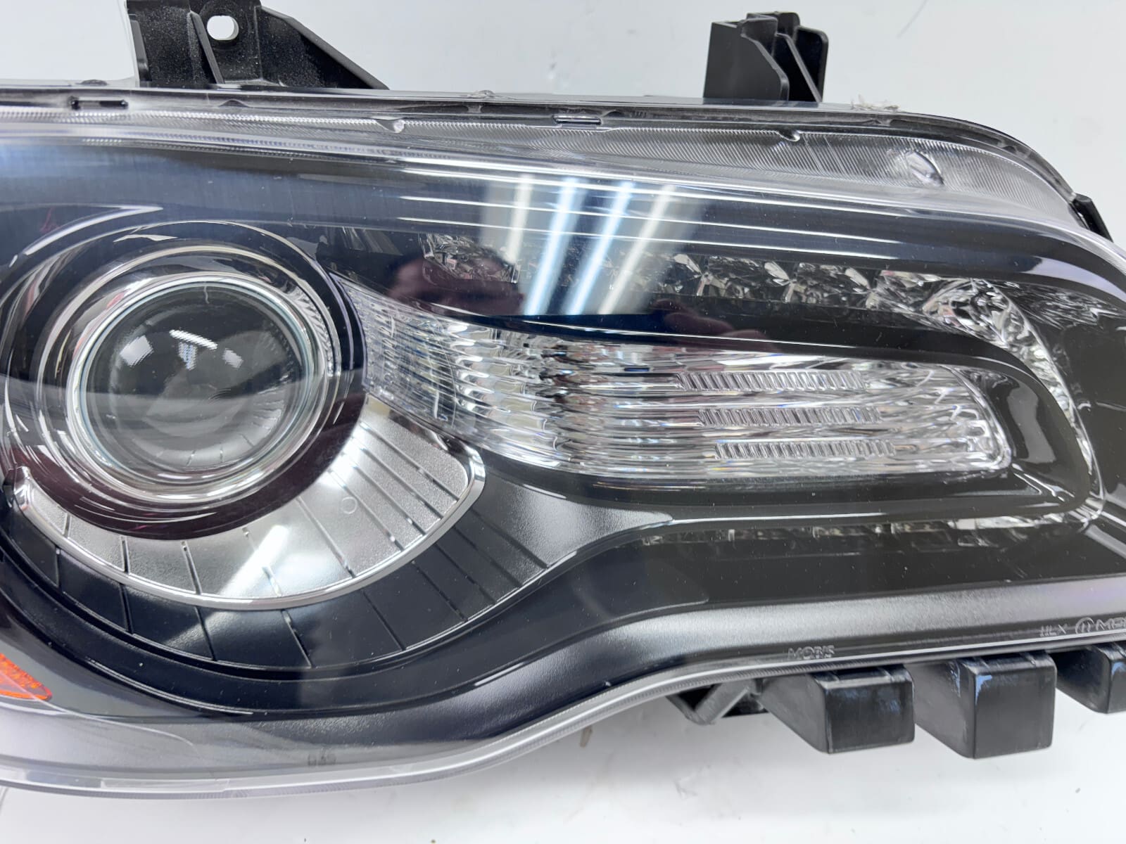 2011-14 Chrysler 300 C Xenon Front Right OEM Headlight 68085418AG - Image 6