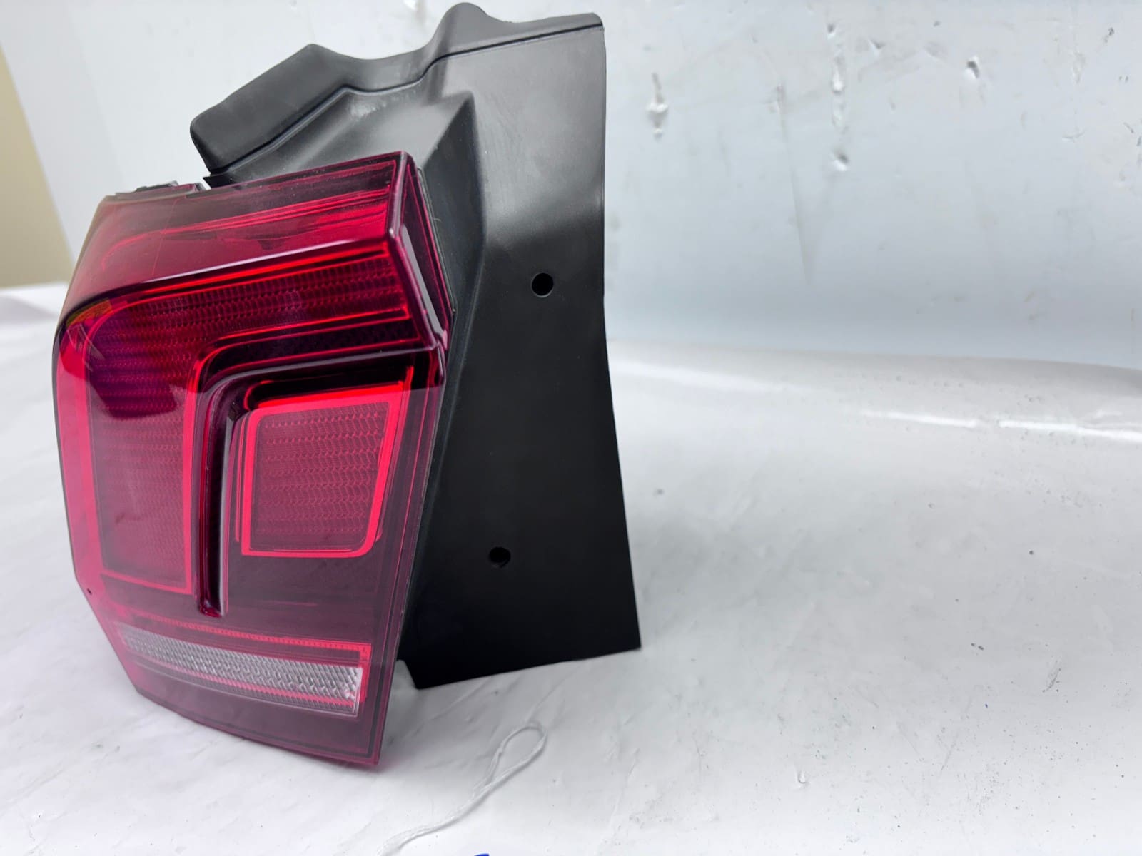 2018-2024 VW Tiguan LED Rear Left OEM Tail Light 5NN945095A - Image 4