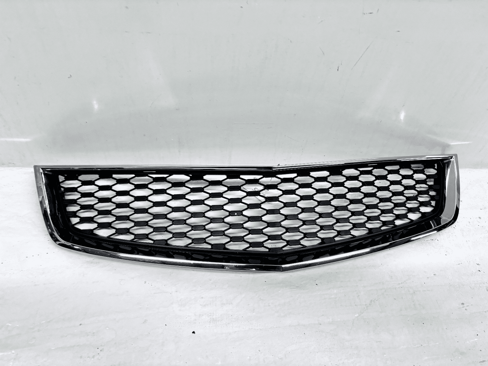 2012-2015 Chevy Equinox Front Lower Grille OEM Genuine - Image 9