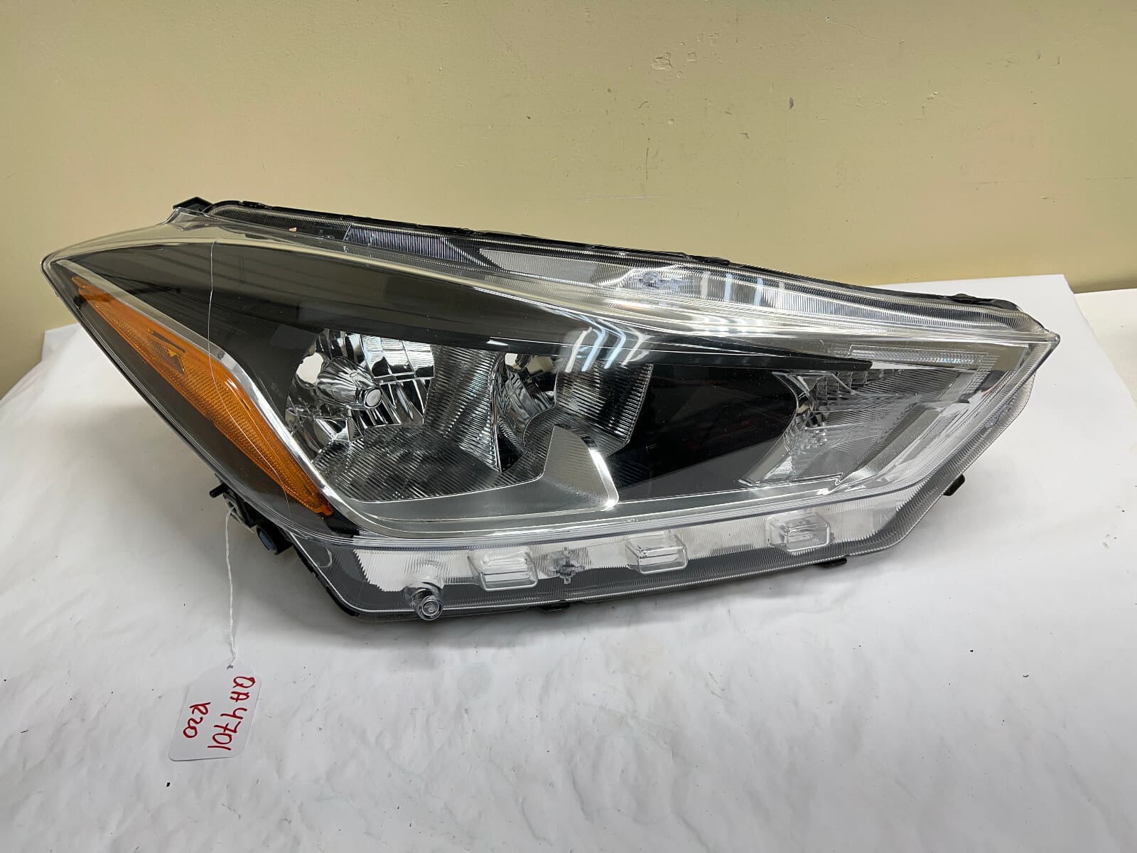 2018-20 Nissan Kicks Halogen Front Right OEM Headlight 260105RL0A