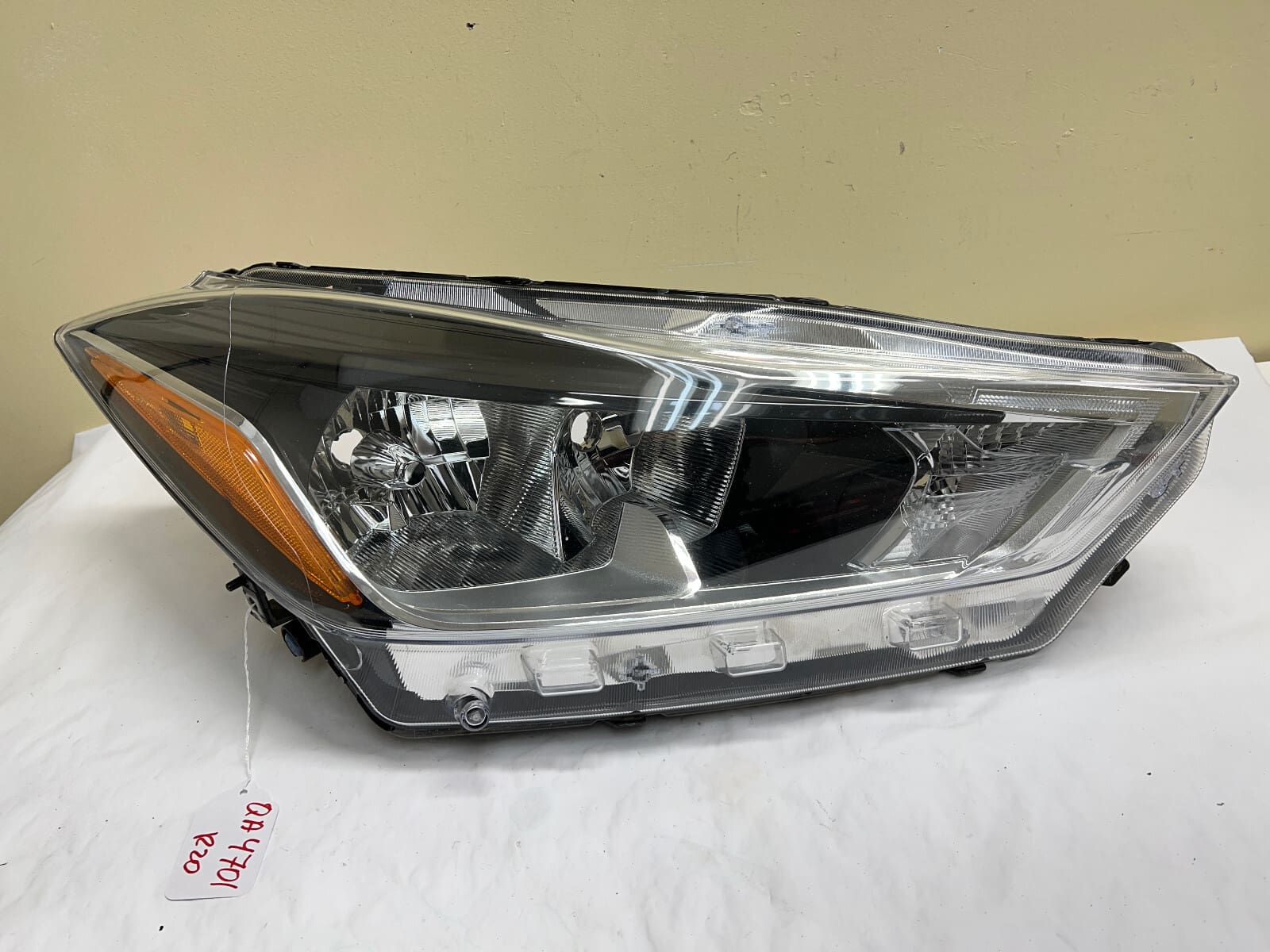 2018-20 Nissan Kicks Halogen Front Right OEM Headlight 260105RL0A - Image 2