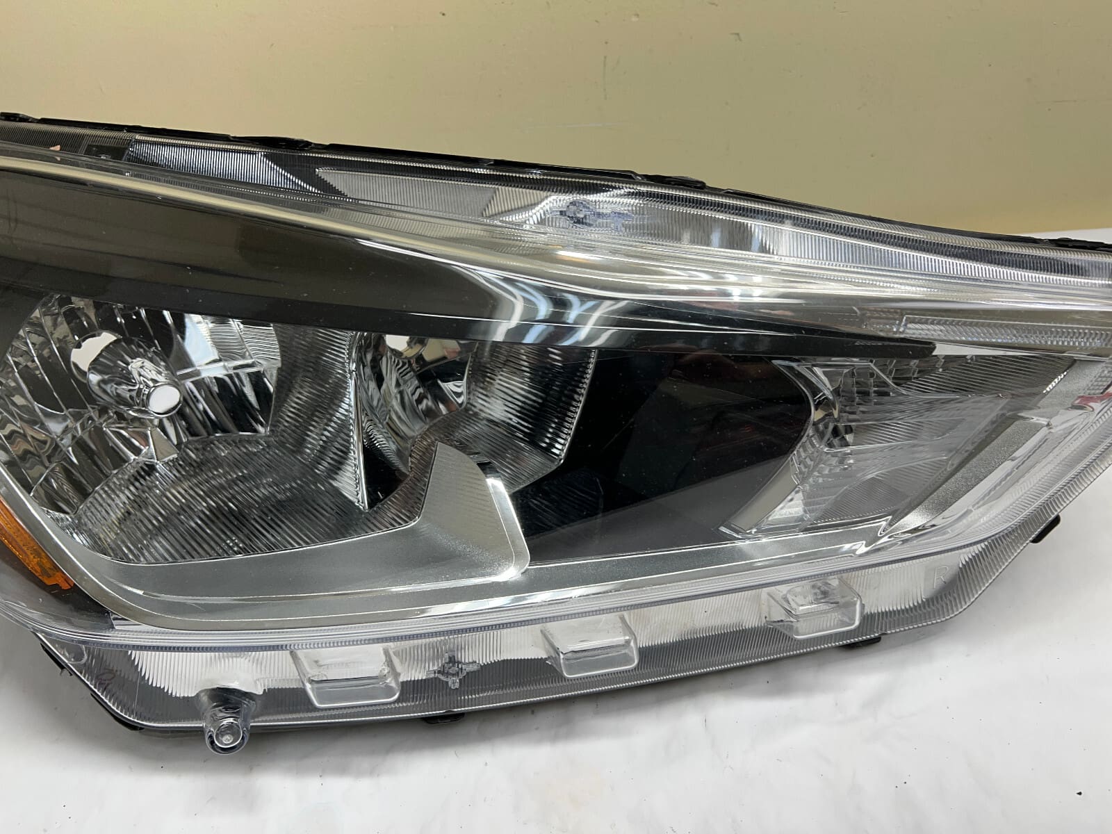 2018-20 Nissan Kicks Halogen Front Right OEM Headlight 260105RL0A - Image 4