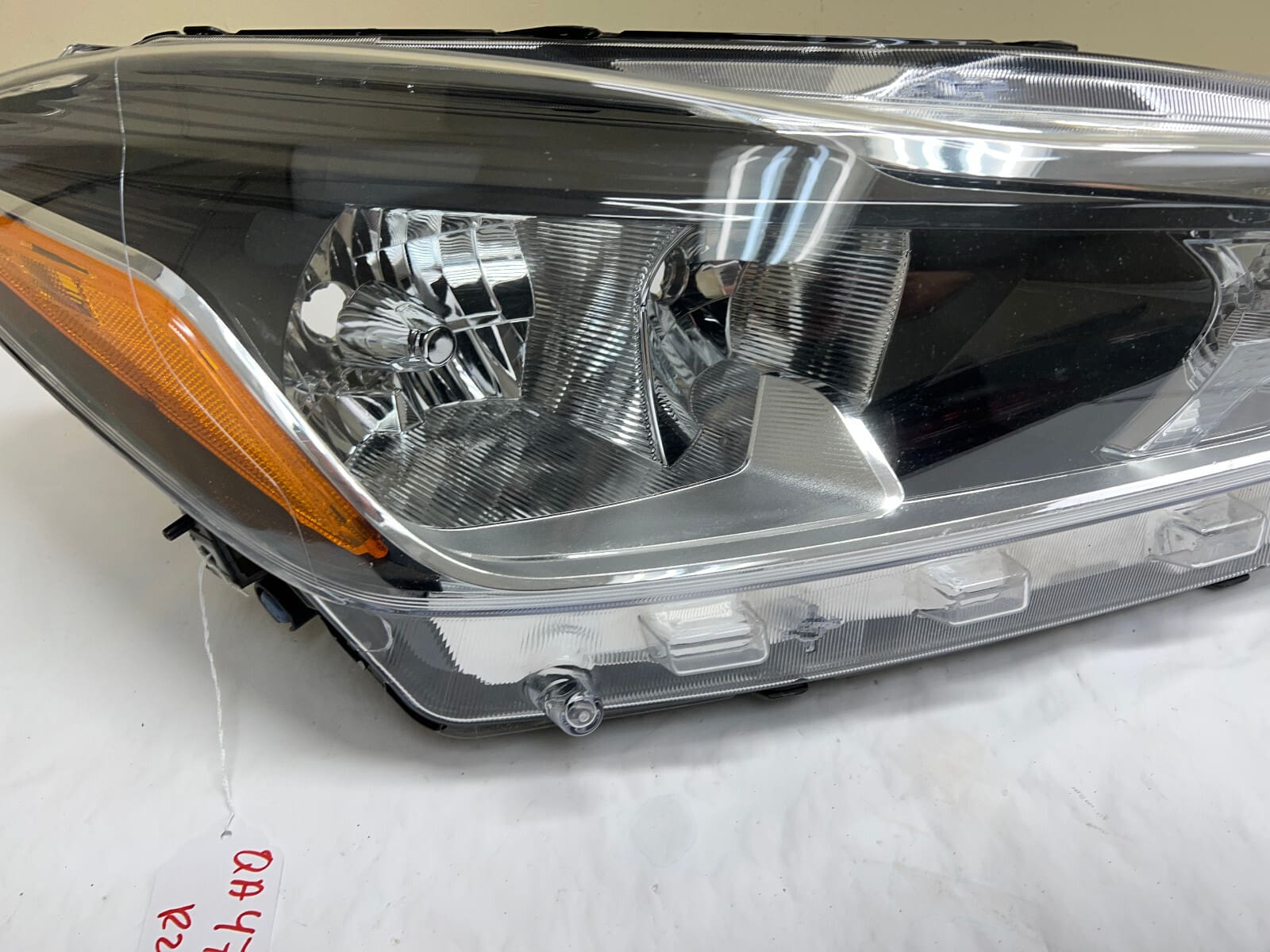 2018-20 Nissan Kicks Halogen Front Right OEM Headlight 260105RL0A - Image 6