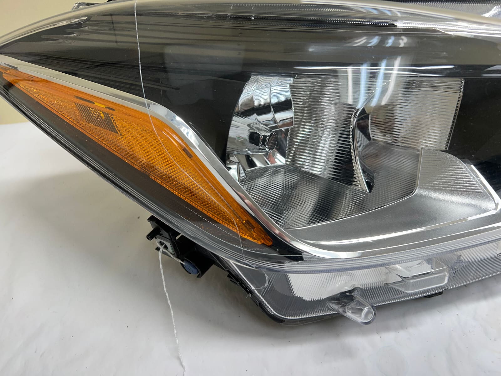 2018-20 Nissan Kicks Halogen Front Right OEM Headlight 260105RL0A - Image 7