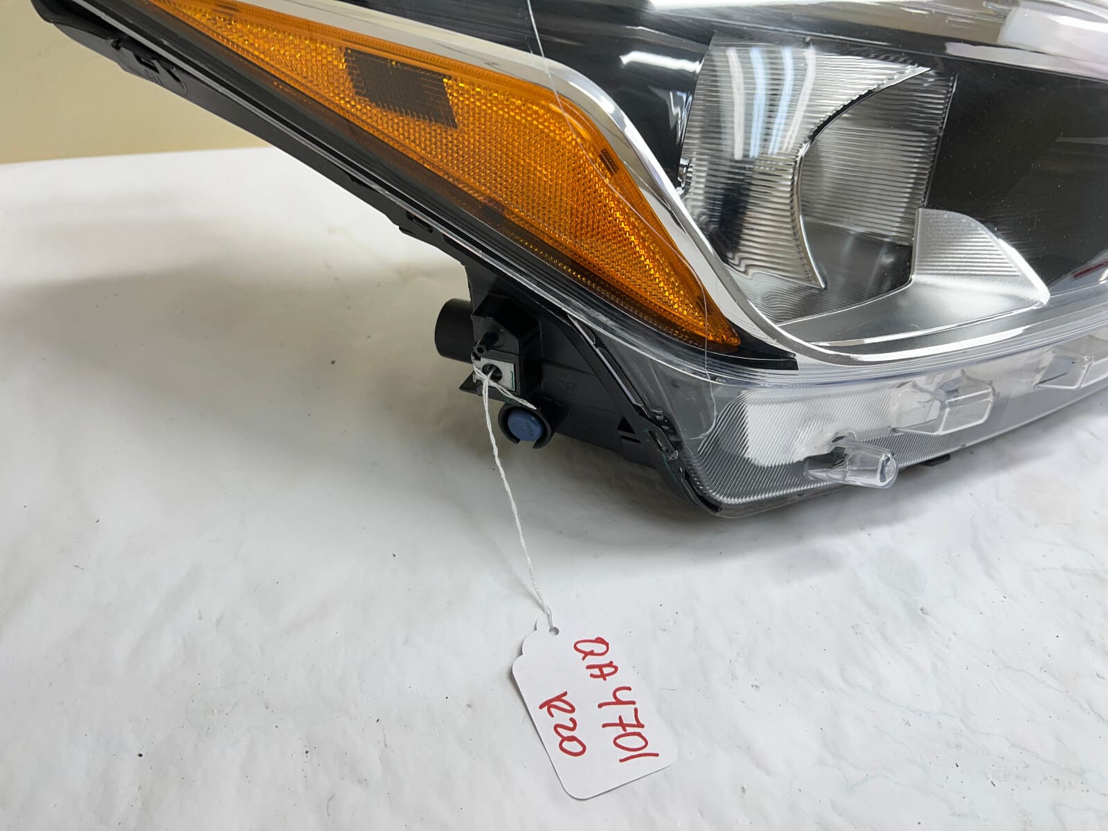 2018-20 Nissan Kicks Halogen Front Right OEM Headlight 260105RL0A - Image 8